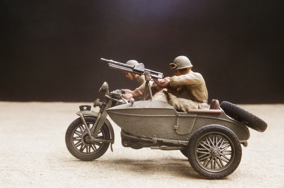 2 figures  Pit-Road 1/35 IJA Type 97 Motorcycle "Rikuo" with Sidecar